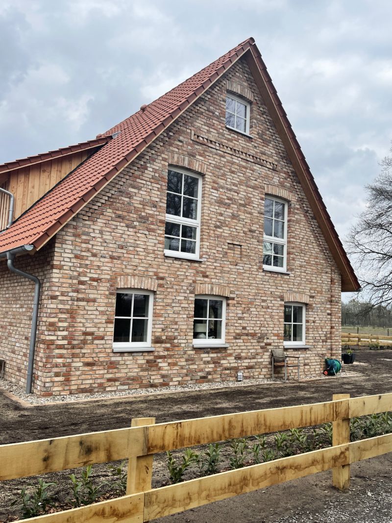 Doppelhaus Holzrahmenhaus Seitenansicht mit Fenstern